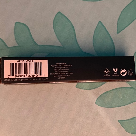 Aesthetica Liquid Eyeliner - Black - Picture 2 of 2